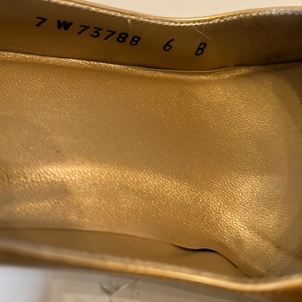 STUART WEITZMAN PATENT LEATHER LIGHT GOLD HEELS SZ 6 B - Picture 4 of 13
